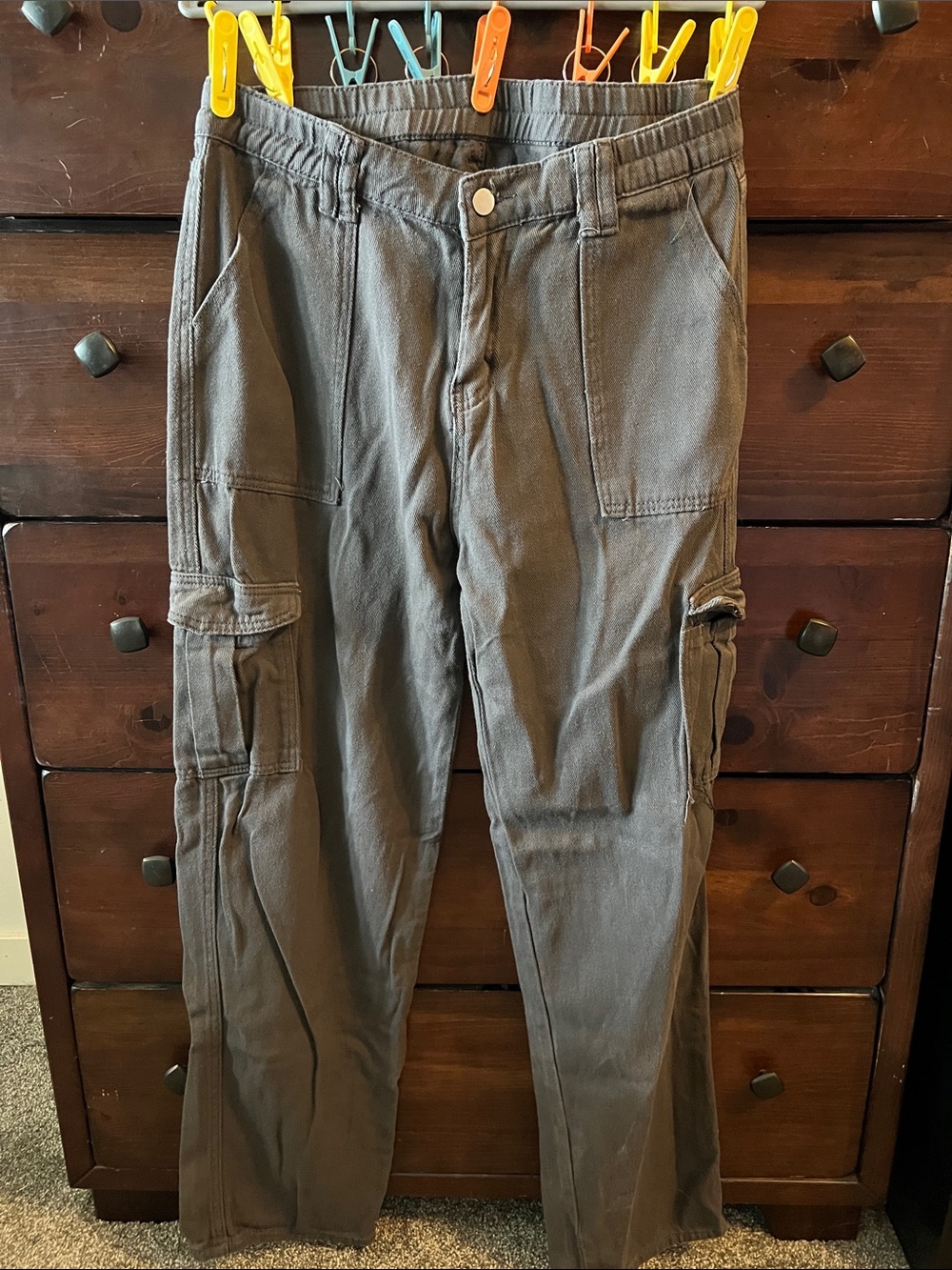 Wide-Leg Cargo Pants in Charcoal Gray
